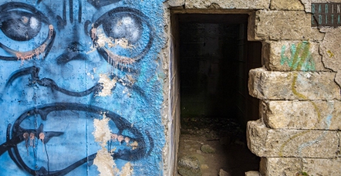 Torre a Mare, sotto la statale 16 c'� un sito scavato nel Neolitico: � la Grotta della Tartaruga